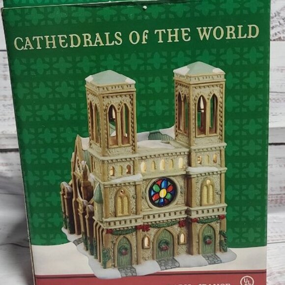 International Trading Cathedrals of the World Light Up Notre Dame - 1990's - NEW - Picture 3 of 9
